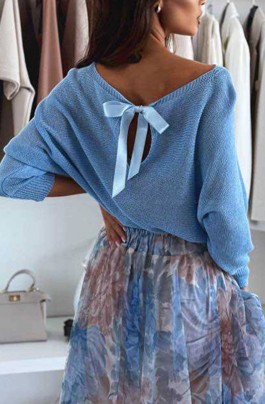 Open back bow lightweight knitted jumper