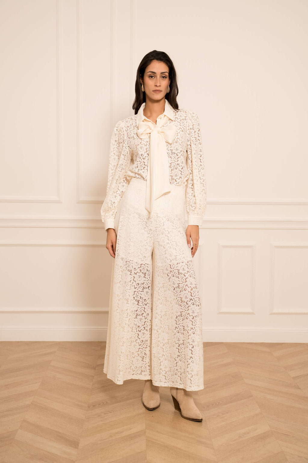 Lace blouse with lavallière bow