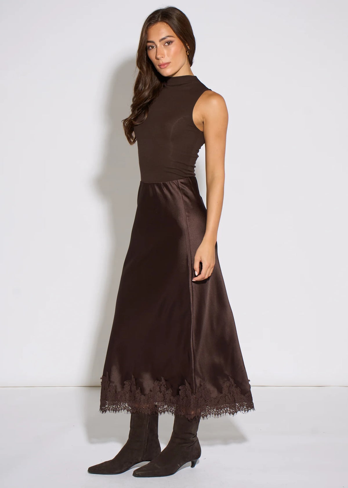 Contrast lace trim skirt